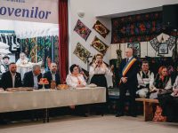 Şezătoarea Vicovenilor readuce la viaţă tradiţiile şi meşteşugurile satului bucovinean