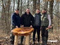 Voluntari din Suceava amenajează un traseu educativ