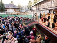Duminica Sfintei Cruci a fost plinită cu Taina Sfântului Maslu de obşte, la Catedrala Arhiepiscopală din Suceava