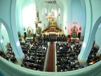Corala „Ciprian Porumbescu” a oferit un concert pascal de excepţie la Bazilica din Cacica