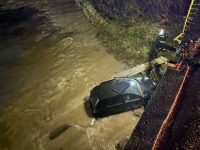 Autoturism căzut de pe pod, la Sadău