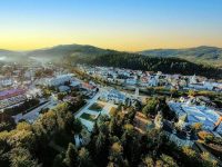 Suceava, Vatra Dornei, Ţara Dornelor, Cazinoul Băilor, Cetatea de Scaun a Sucevei şi Muzeul Bucovinei, în lupta finală pentru titlu
