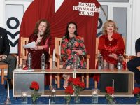 Între mască şi autenticitate – jocul rolurilor pe scena vieţii