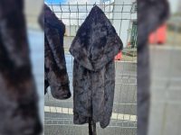 Piei de şinşilă şi haine din blană de nurcă, confiscate de la un ucrainean, în PTF Vicovu de Sus