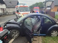 Femeie de 29 de ani şi copilul ei de 3 ani, răniţi după ce maşina a ieşit de pe DN 17, în Păltinoasa