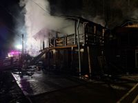 Incendiu la Neagra, izbucnit de la un cablu electric defect