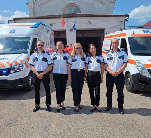 Trei ambulanţe noi, echipate la standarde moderne, intră în dotarea Substaţiei de Ambulanţă Fălticeni