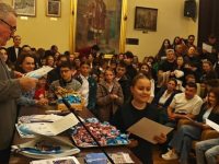Să fiţi proprii voştri antreprenori şi să investiţi în propria persoană