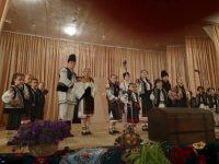 Festival cu iţari şi opinci