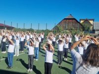 Elevii de la Şcoala Gimnazială Stroieşti au sărbătorit Ziua Copilului cu un flashmob impresionant