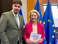 Suceveanul Rafael Barac-Bologa i-a înmânat Ursulei von der Leyen propunerile tinerilor din România