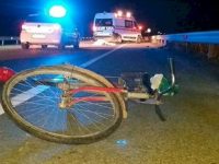 Un biciclist de 25 de ani a murit, după ce a fost acroşat de un autoturism