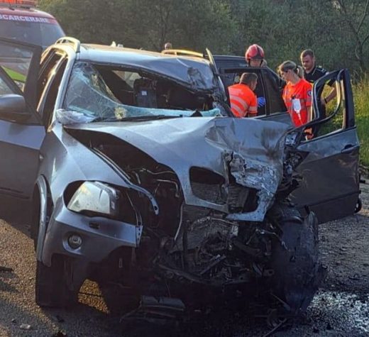 Accident grav cu un tânăr mort şi alţi doi răniţi