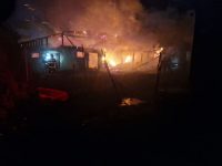Incendiu violent la o gospodărie din Muşeniţa