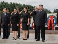 Kim Jong Un a aniversat sfârşitul războiului din Coreea alături de fiica sa, posibilă moştenitoare a puterii