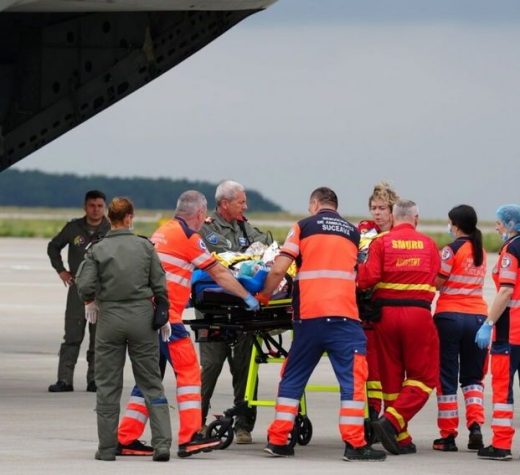 Un pacient cu arsuri grave, transferat de la Suceava în Belgia, cu sprijinul Forţelor Aeriene Române